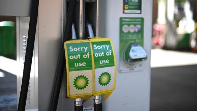 أزمة الوقود تتصاعد في بريطانيا والحكومة تقول: هناك وقود - أ ف ب