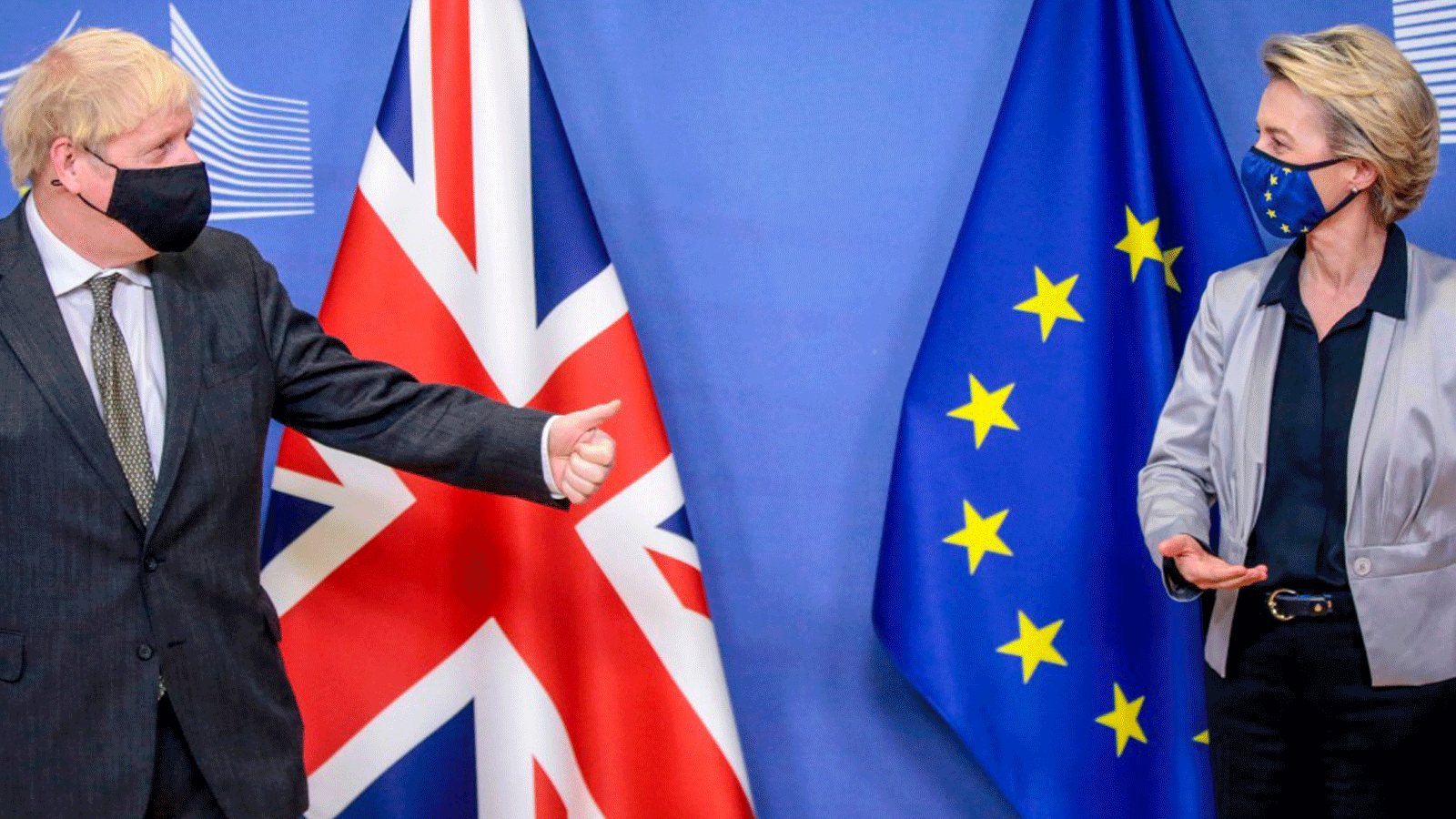 رئيس الوزراء البريطاني بوريس جونسون ورئيسة المفوضية الأوروبية أورسولا فون دير لاين بعد محادثات خروج بريطانيا من الاتحاد الأوروبي في مقر الاتحاد الأوروبي في بروكسل 9 كانون الأول/ديسمبر 2020