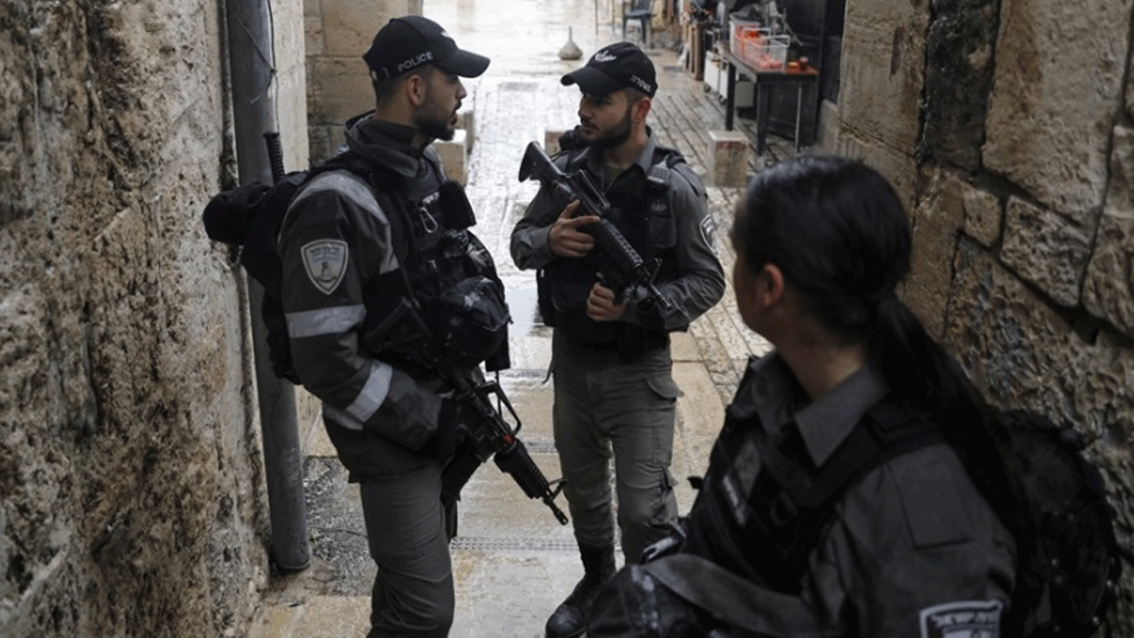 قوات إسرائيلية تتجمع بالقرب من باب الأسود المؤدي إلى البلدة القديمة في القدس