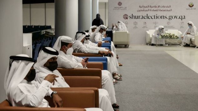 مرشحون ينتظرون للترشح لانتخابات مجلس الشورى القطري في الدوحة في 22 أغسطس 2021
