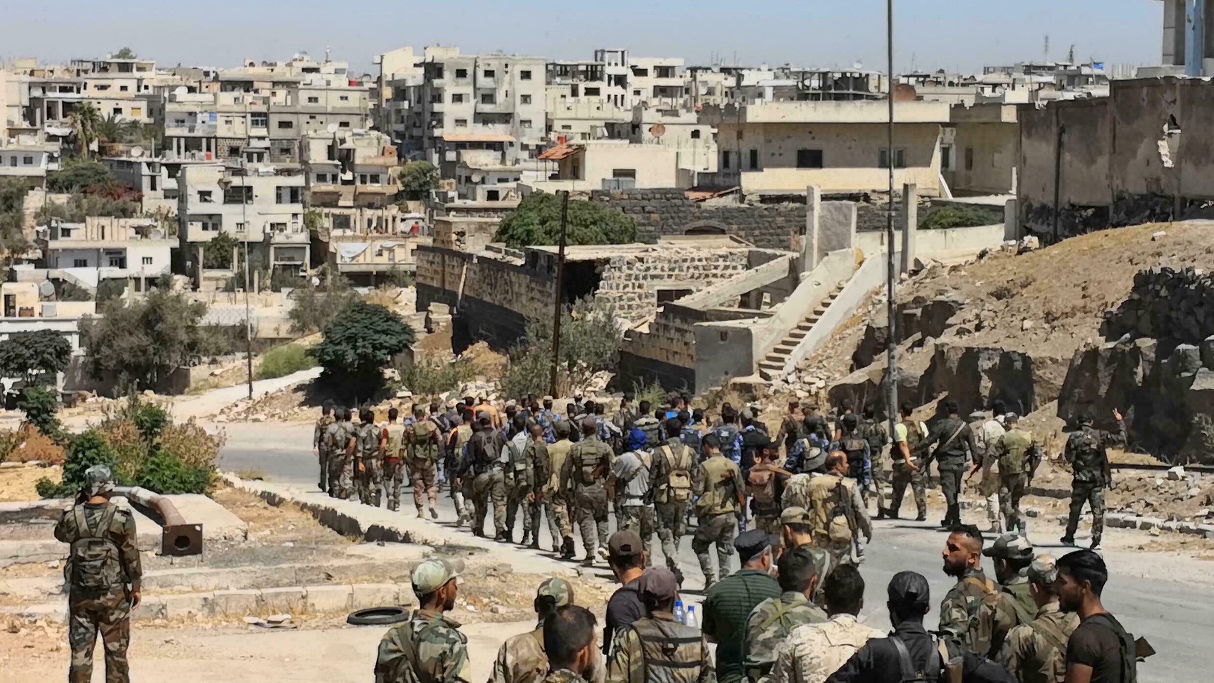قوة من جيش النظام السوري تدخل درعا البلد في 8 سبتمبر 2021 بعد وساطة روسية