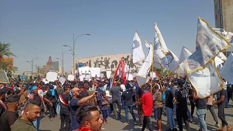 ناشطون عراقيون في وسط بغداد الجمعة الاول من اكتوبر 2021 مطالبين بانهاء الفساد والمحاصصة (عمليات بغداد)