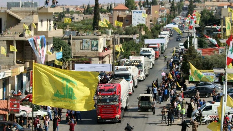 شاحنات تحمل وقودًا إيرانيًا تدخل الأراضي اللبنانية آتية من سوريا