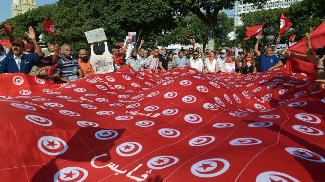 تونسيون يتظاهرون الأحد دعمًا لرئيسهم قيس سعيد