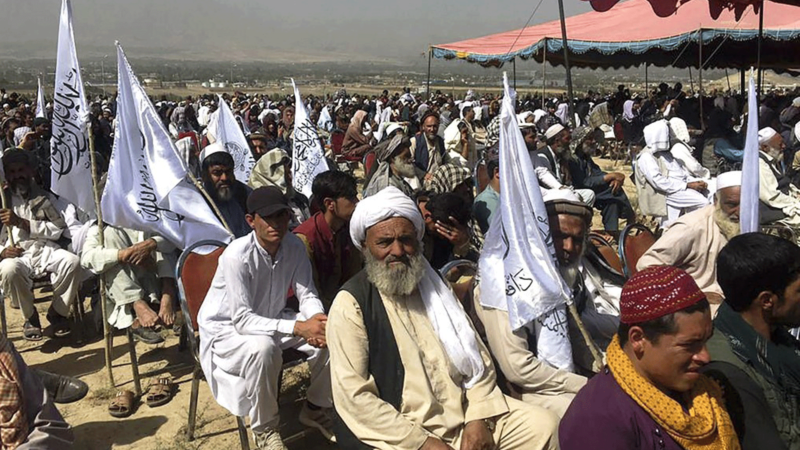 أنصار طالبان يحضرون مسيرة في الهواء الطلق في أحد الحقول في كابول في 3 تشرين الاول/ أكتوبر 2021