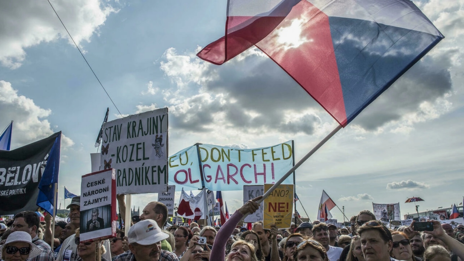 أكبر احتجاج شهدته جمهورية التشيك يوم الأحد 3 تشرين الأول/ أكتوبر 2021، منذ انهيار الشيوعية عام 1989.