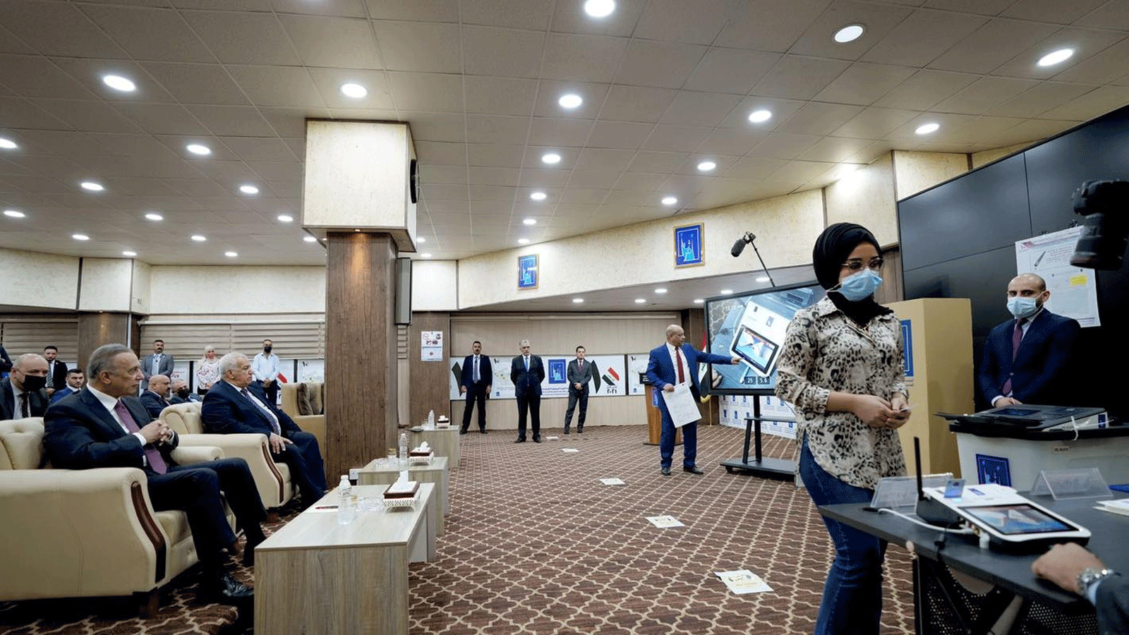 الكاظمي مشرفاً في مقر مفوضية الانتخابات على محاكاة أخيرة لعملية الاقتراع 4 تشرين الأول/أكتوبر (رئاسة الحكومة)