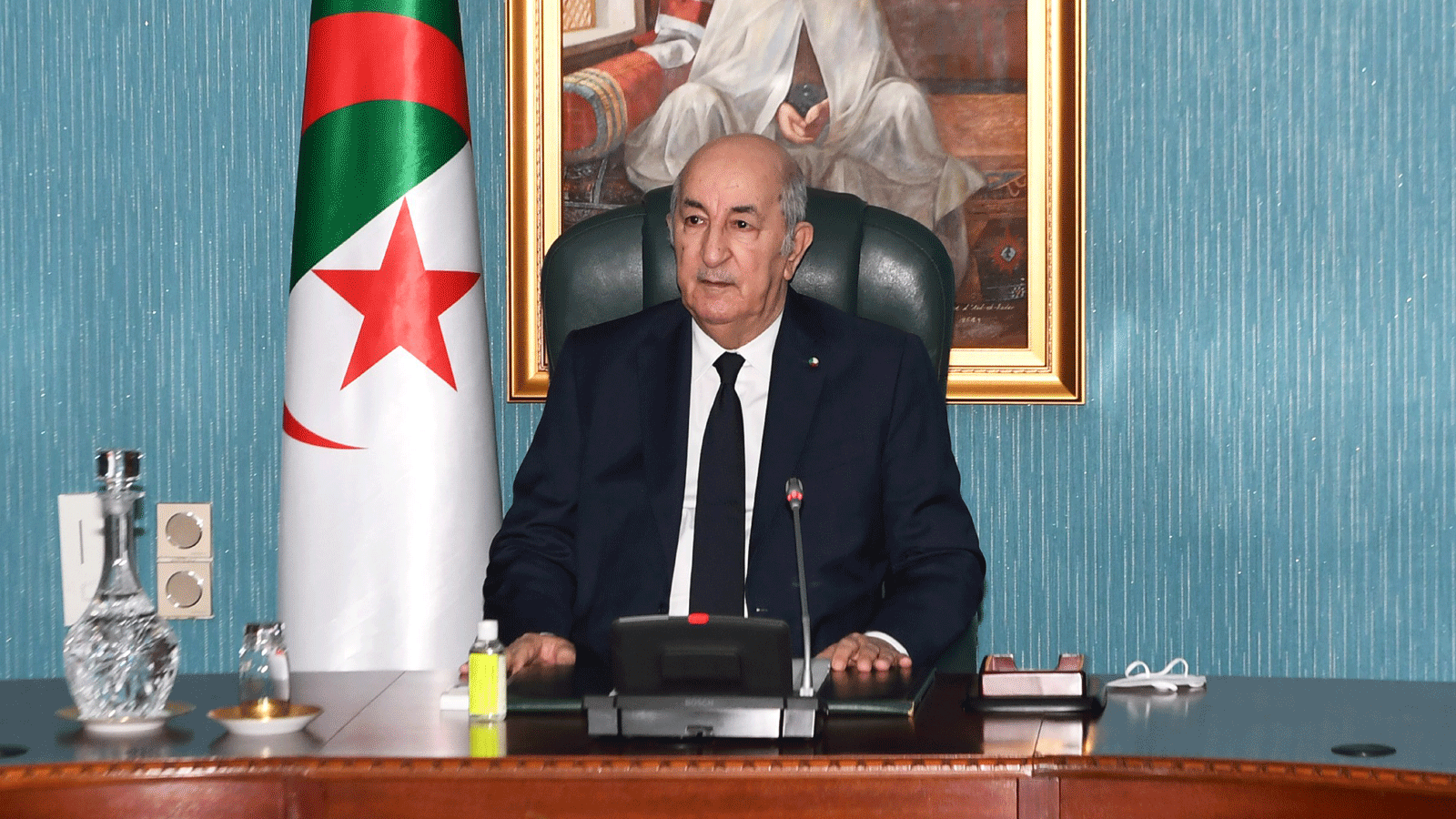  الرئيس الجزائري عبد المجيد تبون، يترأس اجتماعا للمجلس الأعلى للأمن. 7 تشرين الأول/ أكتوبر 2021. (صورة من إعلام رئاسة جمهورية الجزائر)