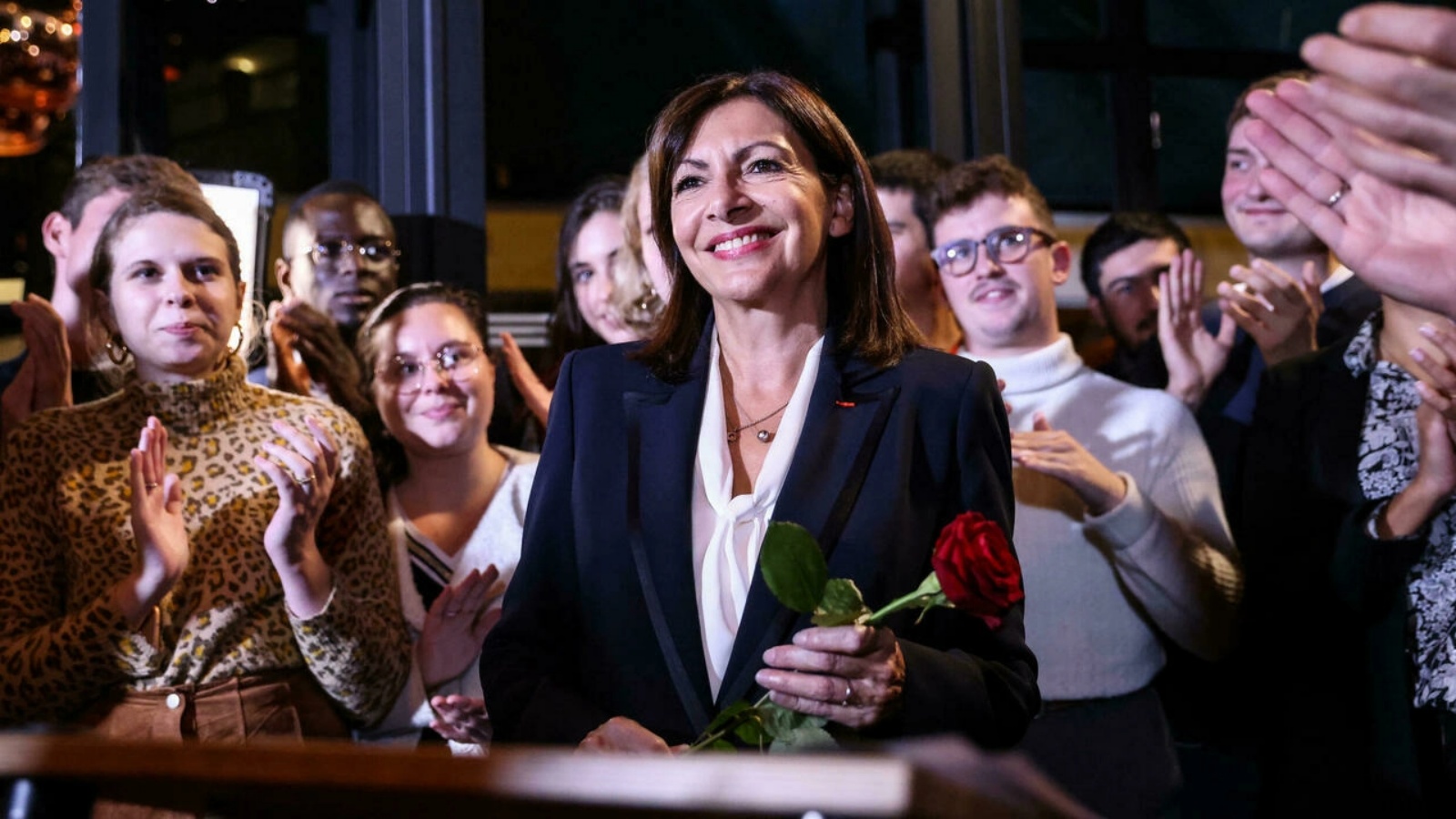 عمدة باريس آن هيدالغو تفوز بترشيح الحزب الاشتراكي لخوض انتخابات الرئاسة الفرنسية عام 2022.