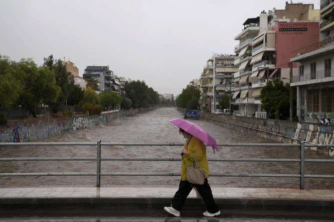 إغلاق المدارس والخدمات العامة في أثينا بسبب فيضانات شديدة