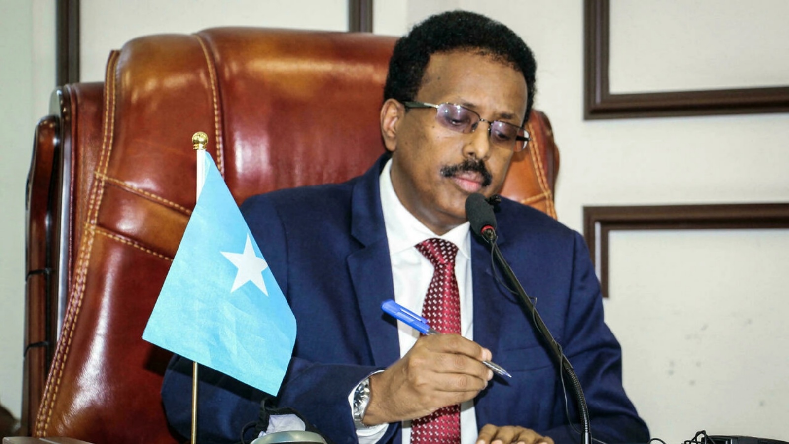 الرئيس الصومالي محمد عبد الله محمد، المعروف أيضًا باسم فارماجو، في جلسة خاصة للجمعية في فيلا هرجيسا بمقديشو. في 1 أيار/مايو 2021.