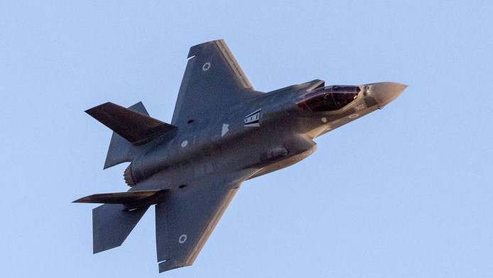 صورة من الأرشيف لمقاتلة إسرائيلية في الأجواء السورية