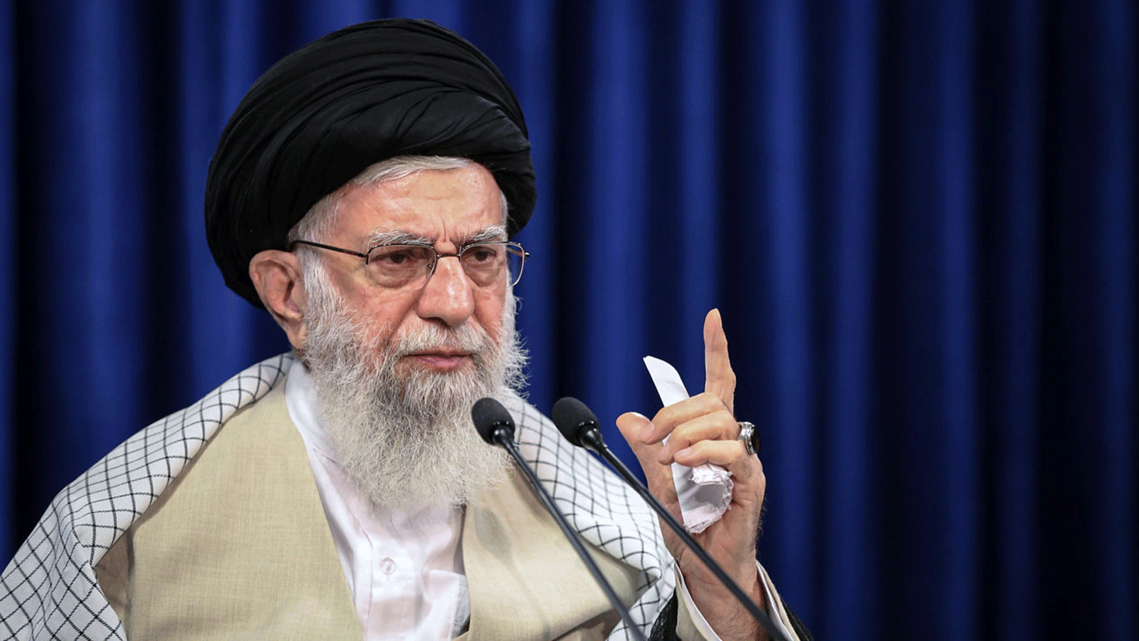 صورة وزعها مكتب المرشد الأعلى الإيراني آية الله علي خامنئي، وهو يخاطب الأمة عبر التلفزيون بمناسبة عيد الأضحى في طهران في 31 تموز/ يوليو 2020