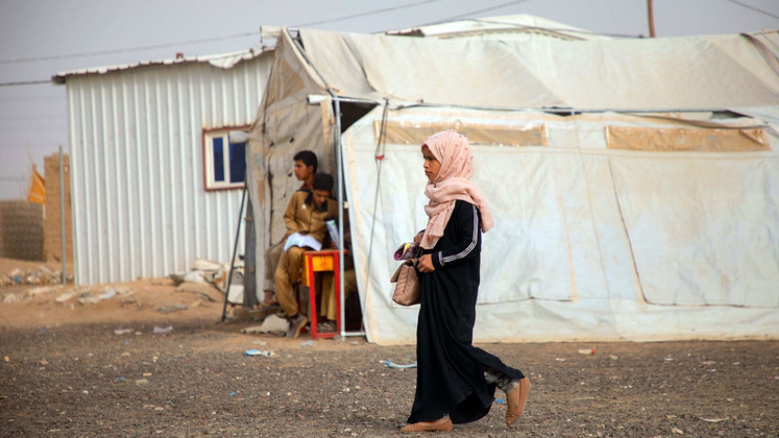 صورة لأطفال نازحين في مخيم لجوء في اليمن نشرتها منظمة الأمم المتحدة في صفحتها في تويتر.