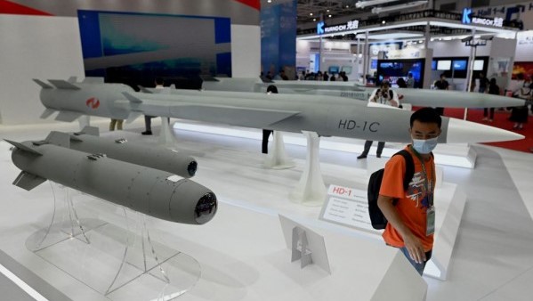 صواريخ أسرع من الصوت في معرض الصين الدولي الثالث عشر للطيران والفضاء في تشوهاى جنوب الصين في 28 سبتمبر 2021