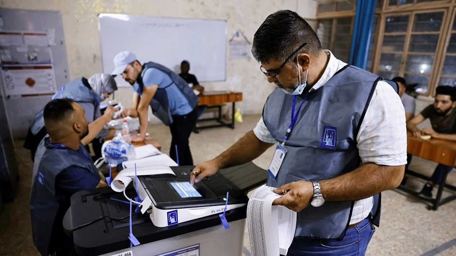موظفو مفوضية الانتخابات العراقية يواصلون التدقيق بالطعون في عمليات الاقتراع (الوكالة الوطنية) 26/تشرين الأول/أكتوبر2021