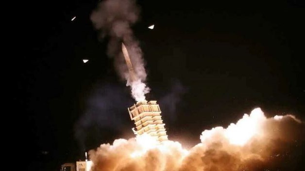 صاروخ دفاع جوي لدى اطلاقه خلال مناورات للقوات المسلحة الإيرانية في 12 أكتوبر 2021