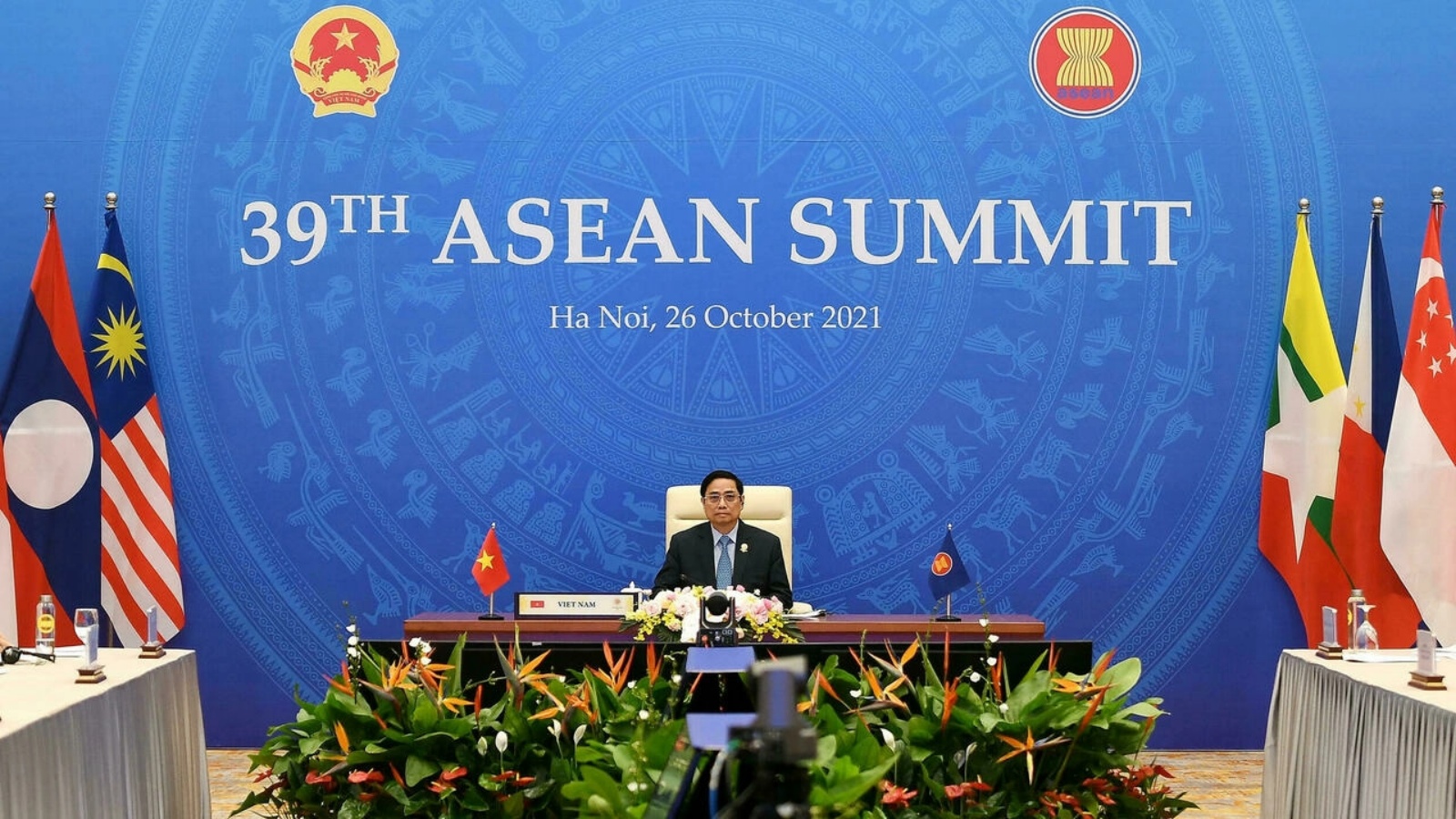 رئيس الوزراء الفيتنامي فام مينه تشينه في القمة 39 لرابطة دول جنوب شرق آسيا (آسيان) التي عقدت في مؤتمر فيديو مباشر. في 26 تشرين الأول/أكتوبر 2021.