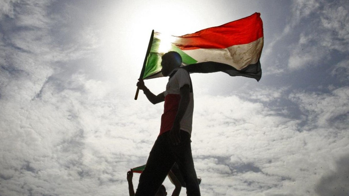 الإنقلاب في السودان يؤثر أقليميًا وشرق أوسطيًا على كل ملامح التحول الديمقراطي الممكنة