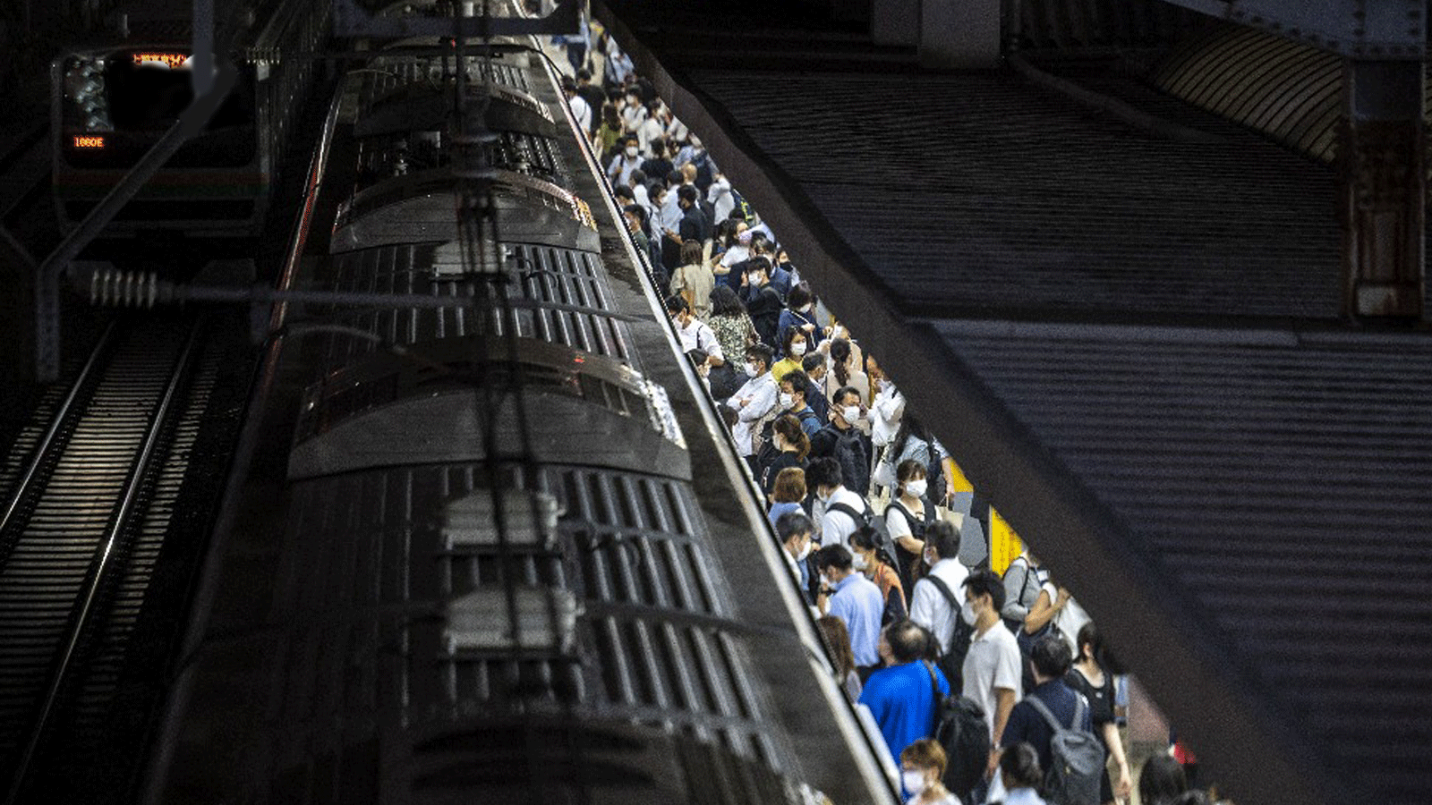 مشهد لمحطة القطارات في طوكيو