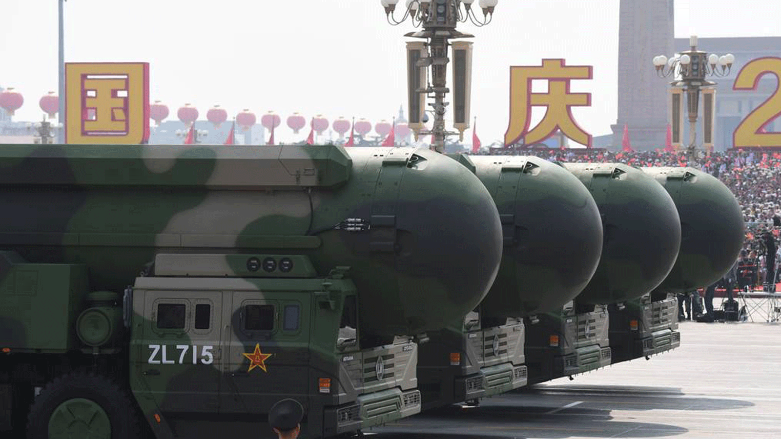 صواريخ DF-41 الباليستية العابرة للقارات القادرة على حمل نووي أثناء عرض عسكري في ميدان تيانانمين في بكين في 1 تشرين الأول/أكتوبر 2019.