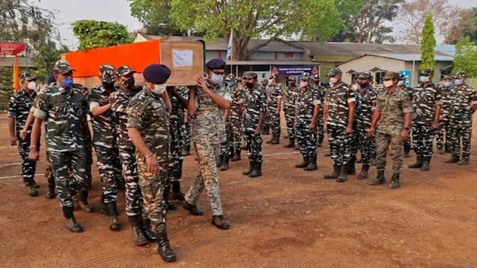 تشييع عناصر من قوات الأمن الهندية قضوا في كمين نصبه المتمردون في ولاية تشاتيسجاره. (أرشيفية)