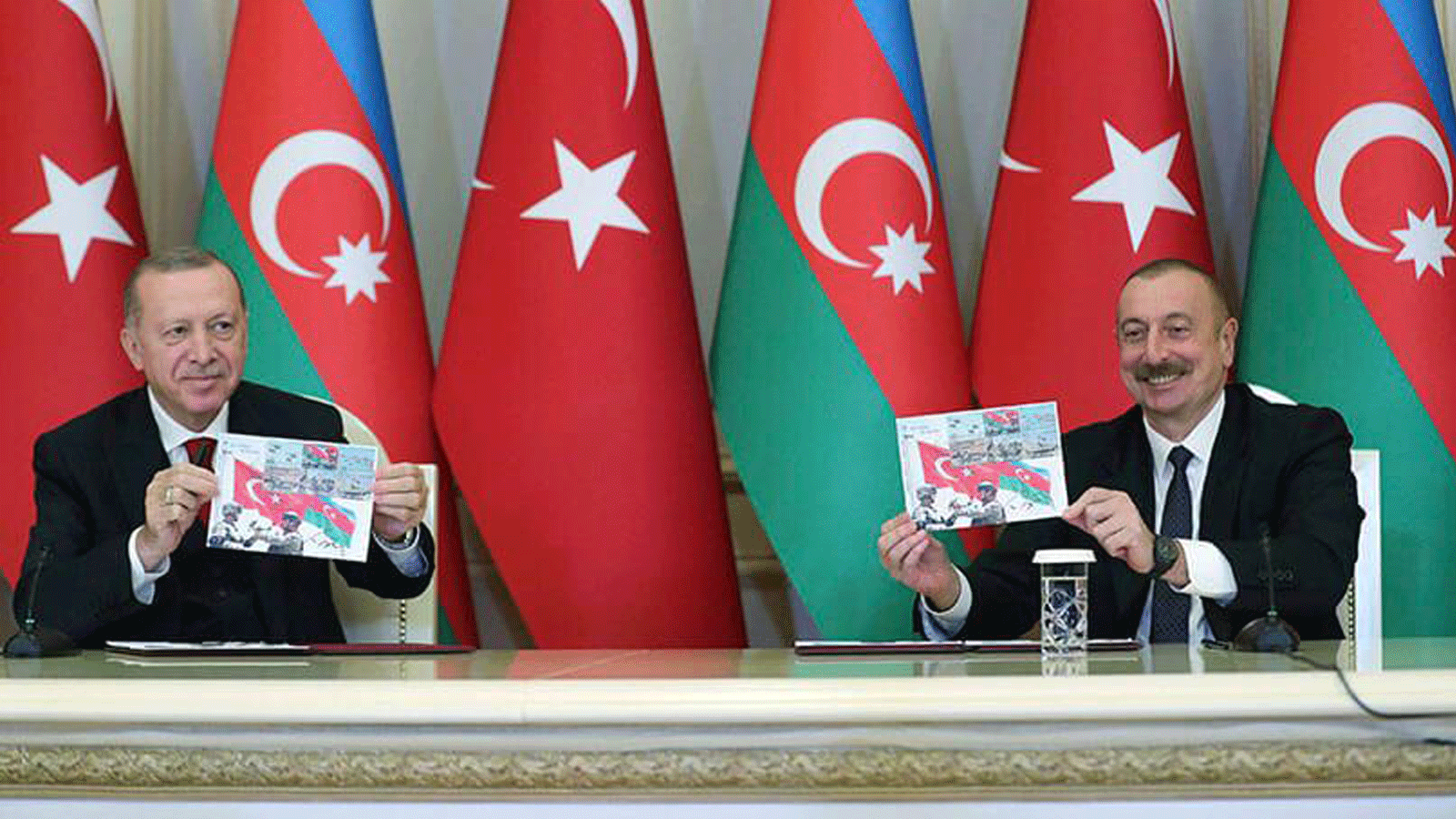 الرئيس التركي رجب طيب أردوغان مع الرئيس الأذربايجاني إلهام علييف خلال مؤتمر صحفي بعد لقائهما في باكو