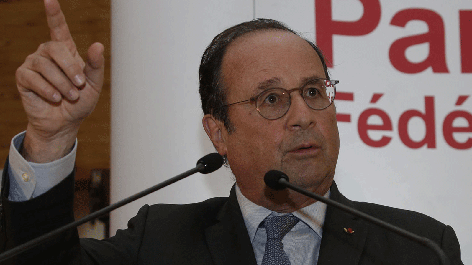  الرئيس الفرنسي السابق فرانسوا هولاند يُلقي خطابًا خلال "Fete de la Rose" ، الذي نظمه اتحاد PS Correze في Venarsal (Malemort) ، وسط فرنسا. 6 تشرين الثاني/ نوفمبر 2021