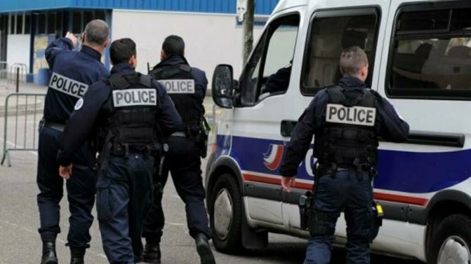 صورة من الأرشيف لدورية من الشرطة الفرنسية