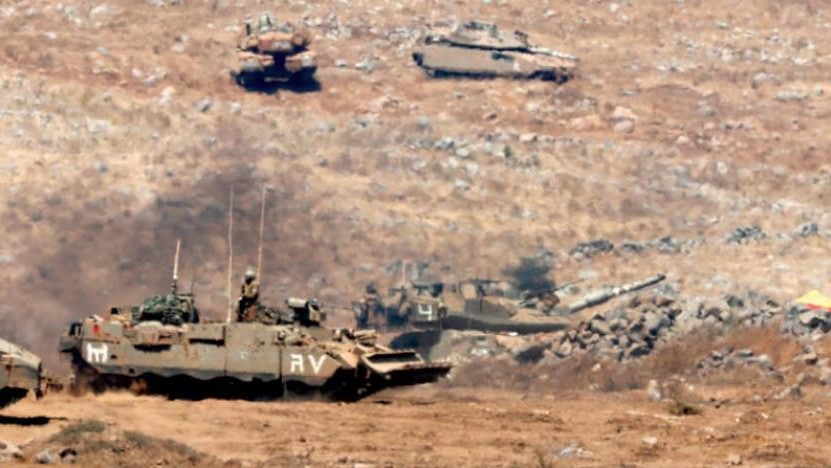 دبابات إسرائيلية في مواقع مطلة على الجولان السوري