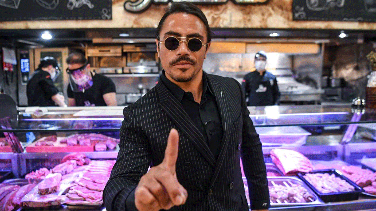 الطاهي التركي الشهير نصرت غوكشيه التي يقدم أغلى الطعام في أميركا.