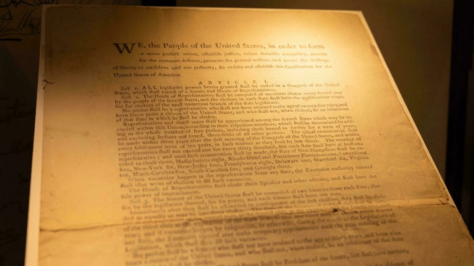 نسخة أصلية نادرة جدّا من دستور 1787، هي واحدة من 31 نسخة معروفة باقية من ميثاق الولايات المتحدة.