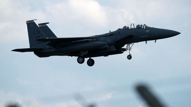 صورة أرشيفية لمقاتلة أف-15 أميركية مماثلة للتي أطلقت صواريخها على قرية الباغوز السورية 