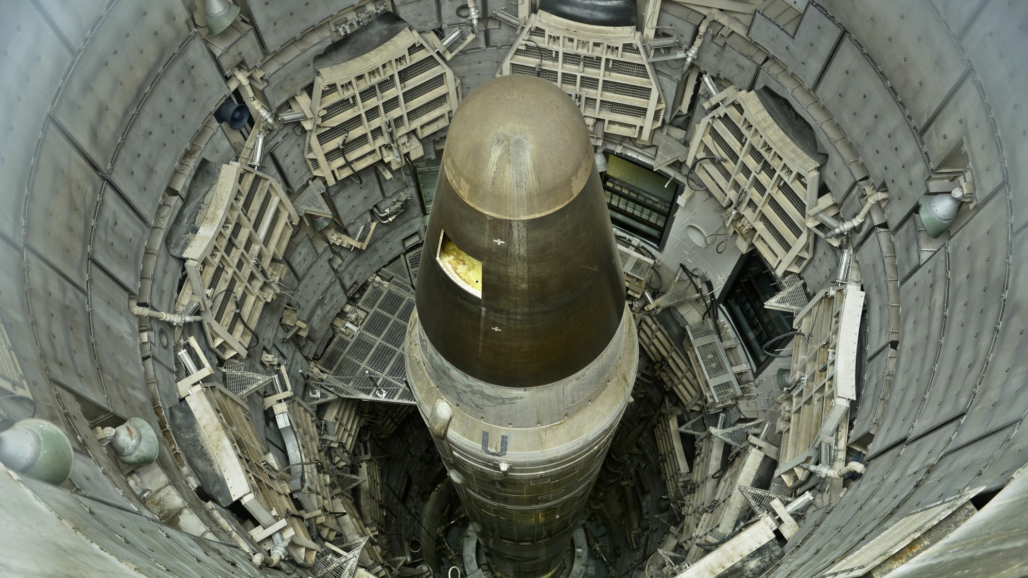 صاروخ أميركي عابر للقارات في صومعته في صورة من الأرشيف