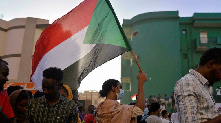متظاهرون سودانيون خلال تجمع في الخرطوم