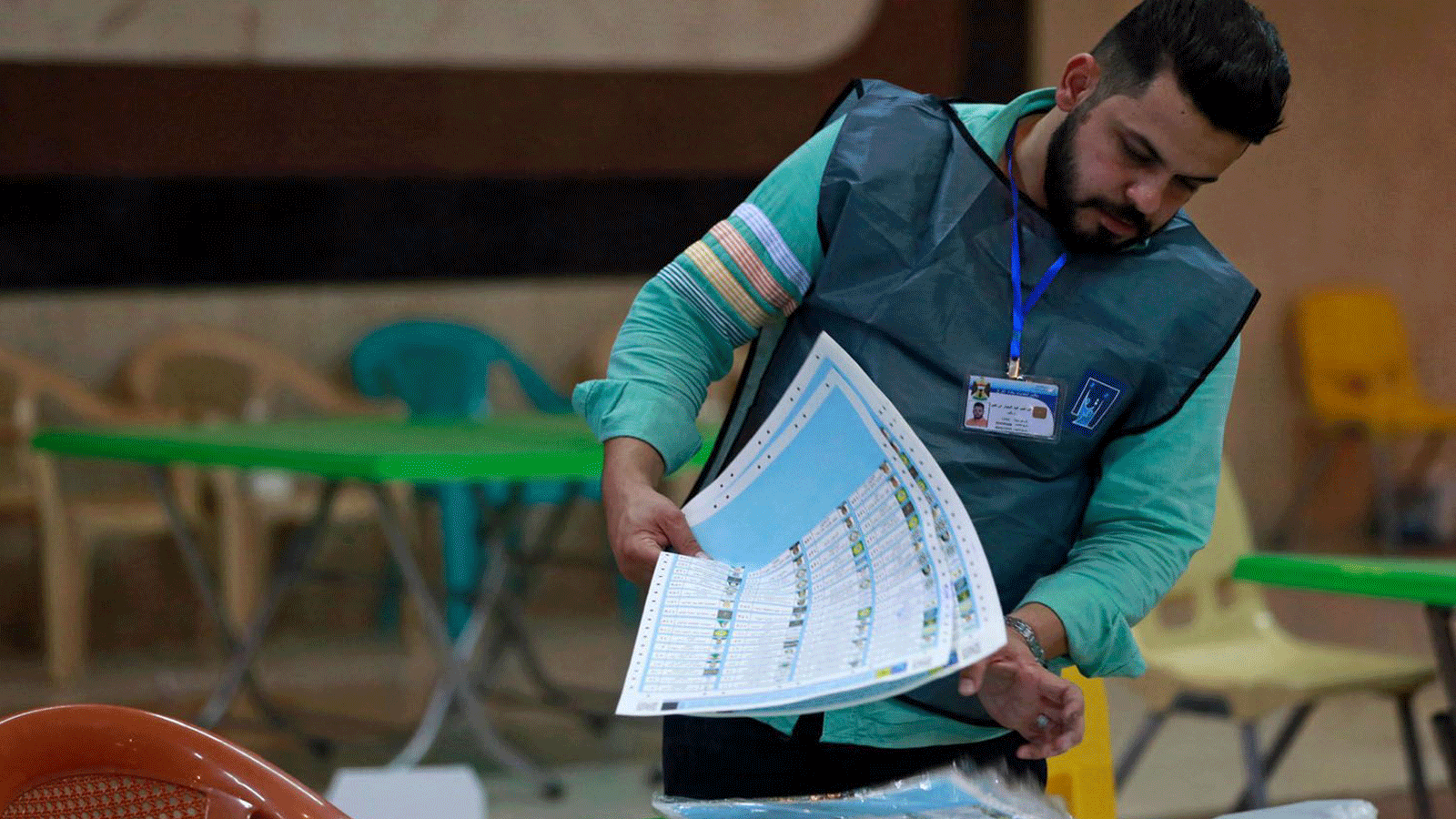 مفوضية الانتخابات العراقية اعلنت اليوم الخميس انتهاء عمليات عد اصوات جميع المحطات المطعون بها (أ ف ب)