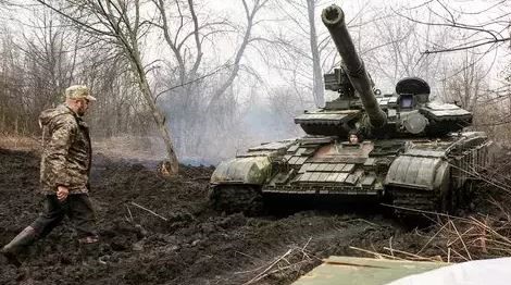 دبابة أوكرانية على الحدود مع روسيا