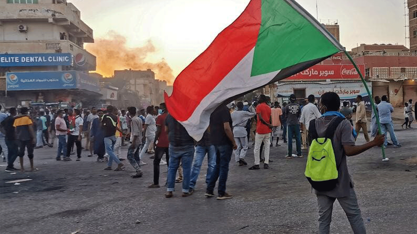 المتظاهرون السودانيون المناهضون للانقلاب في العاصمة الخرطوم.17 تشرين الثاني/ نوفمبر 2021. 