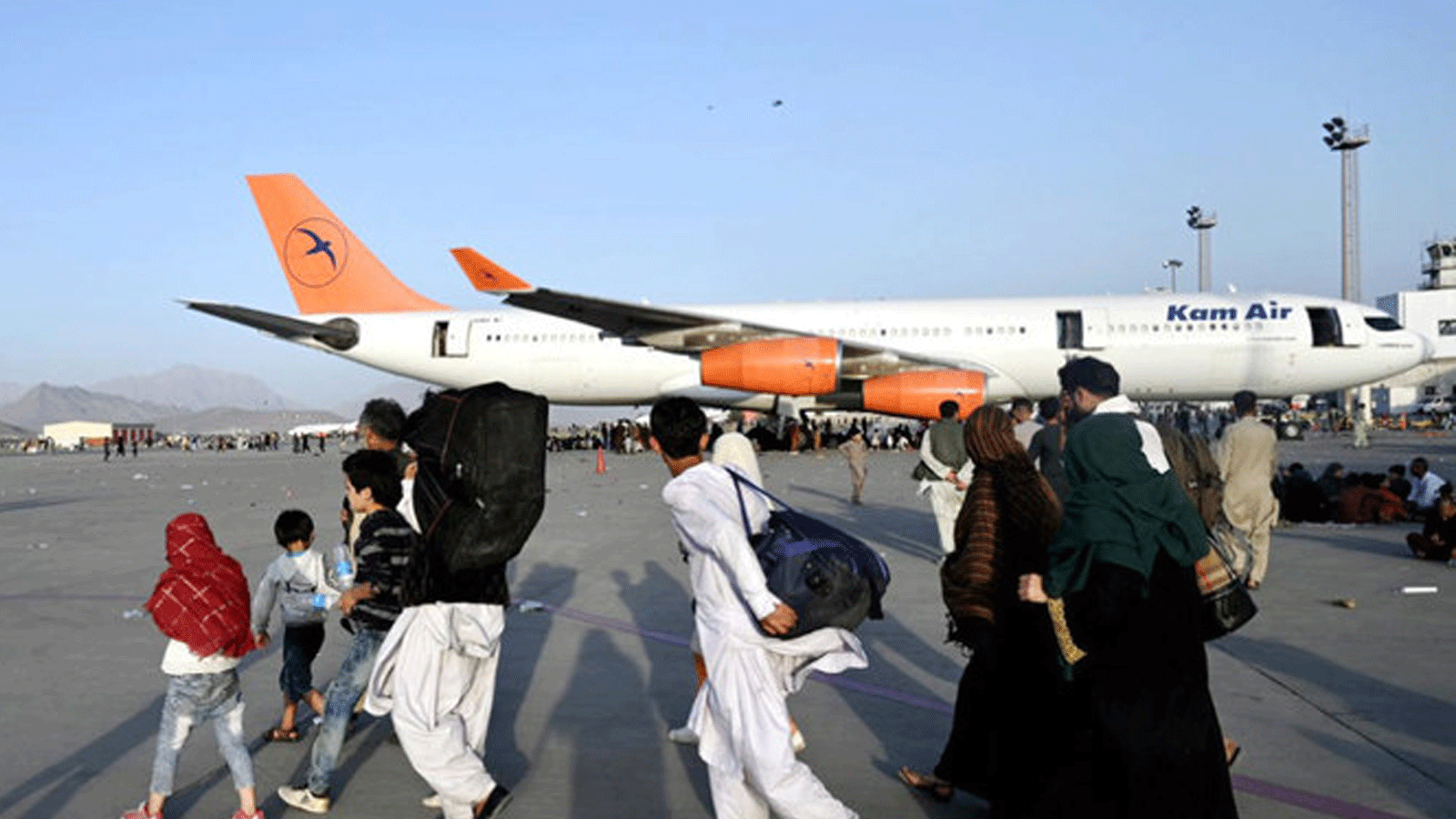 لقطة لمطار كابول حيث قالت طالبان أنها سمحت للأفغان والأجانب بالمغادرة إذا رغبوا في ذلك