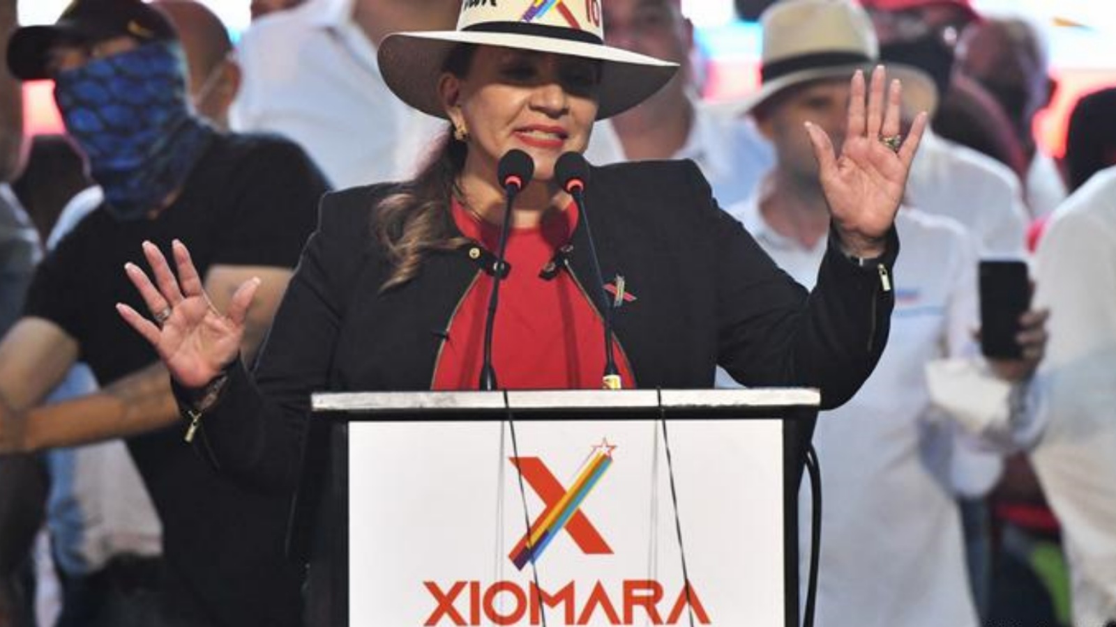 زيومارا كاسترو، زوجة الرئيس السابق زيلايا الذي أطاحه انقلاب في العام 2009 وزعيمة حزب 