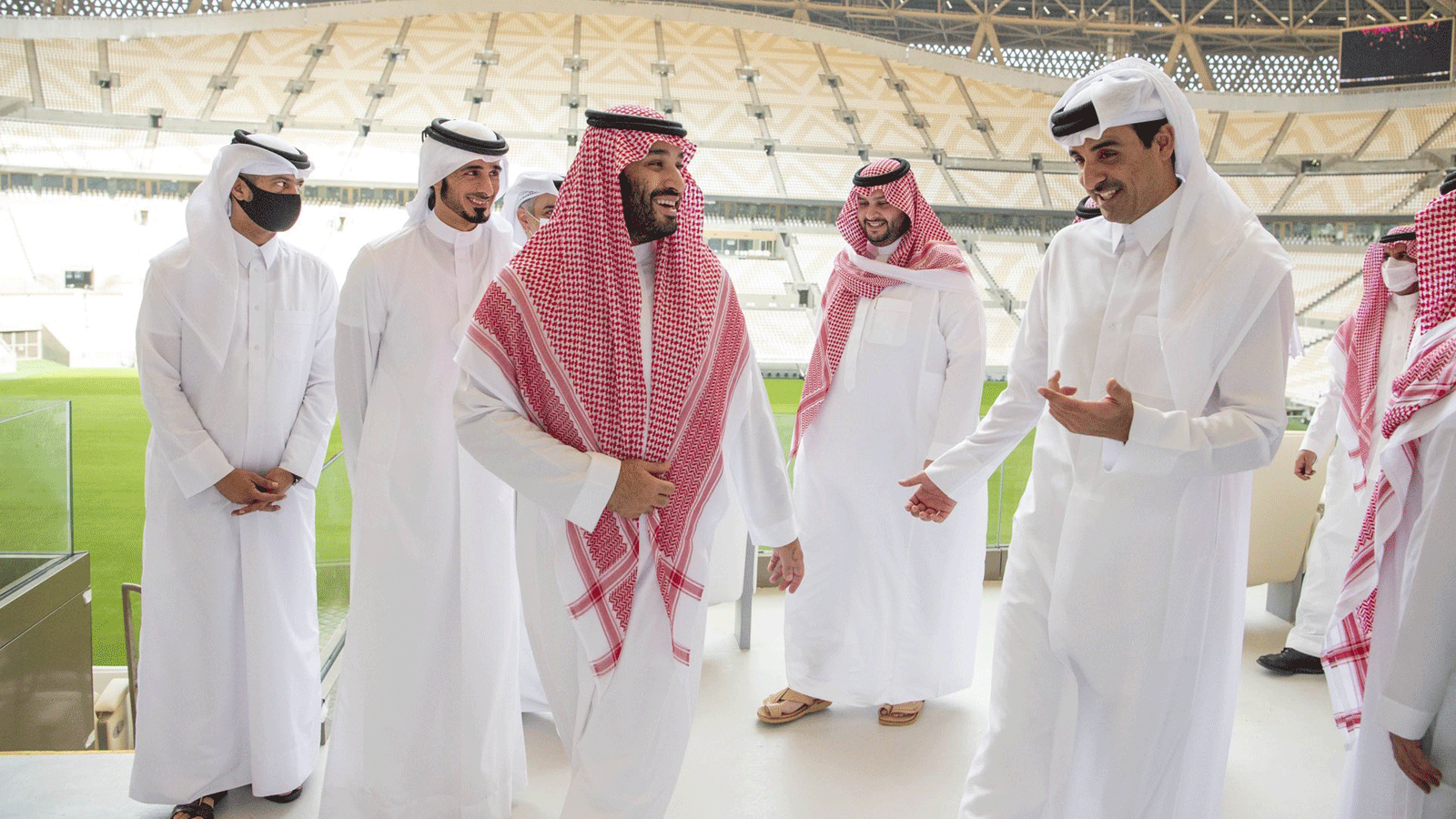 ولي العهد السعودي وأمير دولة قطر يزوران استاد لوسيل في الدوحة