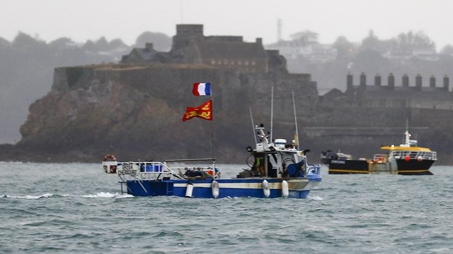 قوارب صيد فرنسية قبالة جزيرة جيرسي البريطانية في مايو 2021