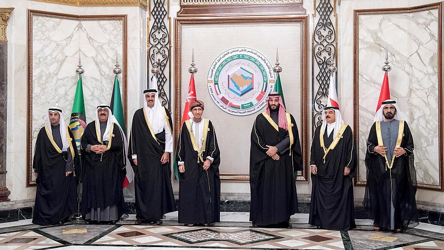 قادة الخليج يلتقطون صورة تذكارية في ختام القمة الخليجية بالرياض