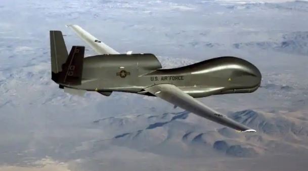 صورة من الأرشيف للمسيرة الأميركية من طراز "آر كيو - 4 غلوبال هوك"