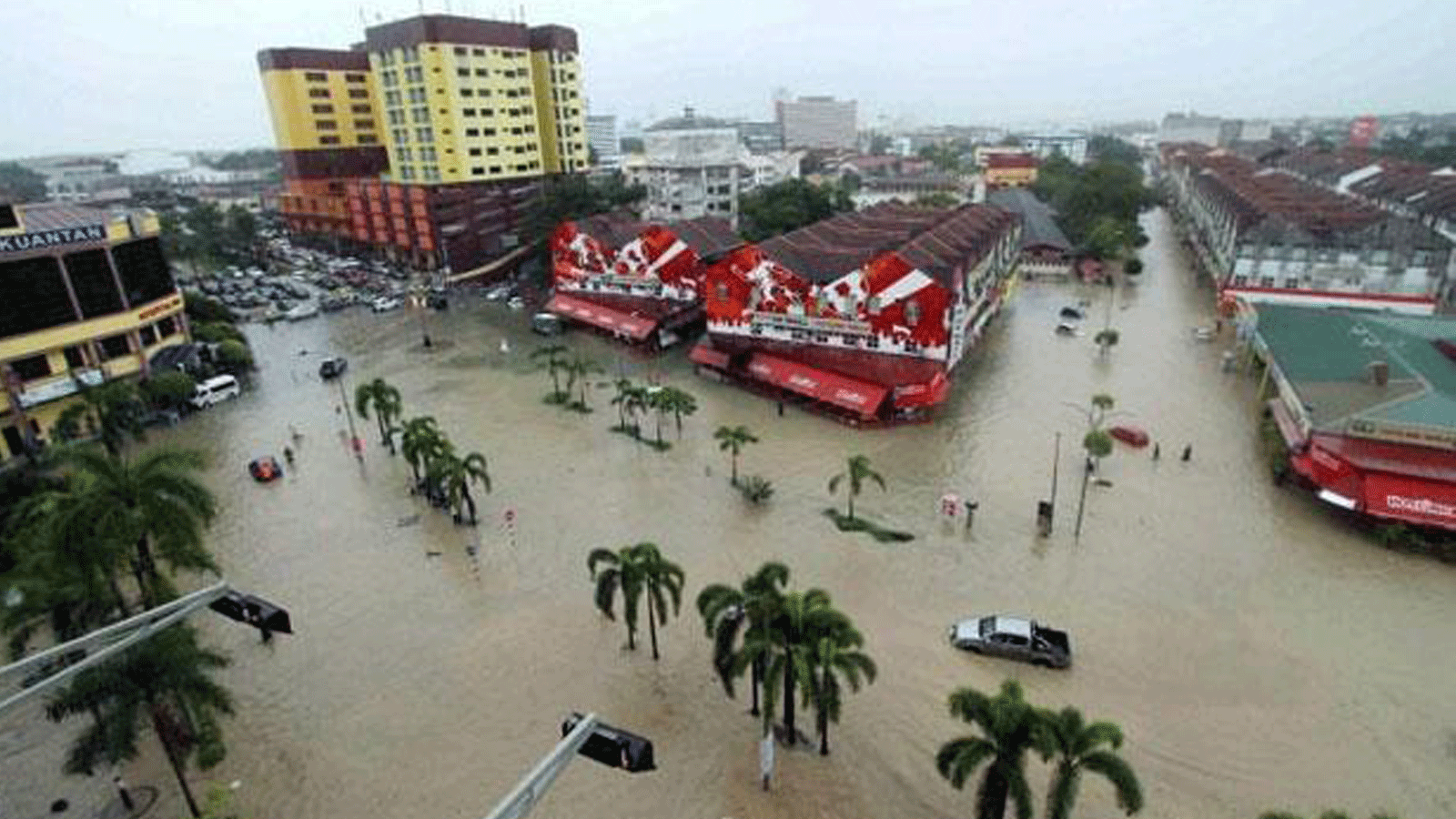 الفيضانات في شوارع بلدة كوانتان الشمالية الشرقية في ماليزيا