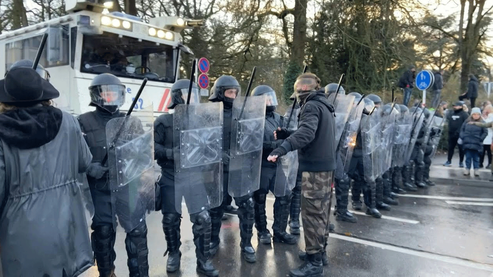الشرطة في مواجهة المتظاهرين في لوكسمبورغ 11 كانون الأول/ ديسمبر 2021
