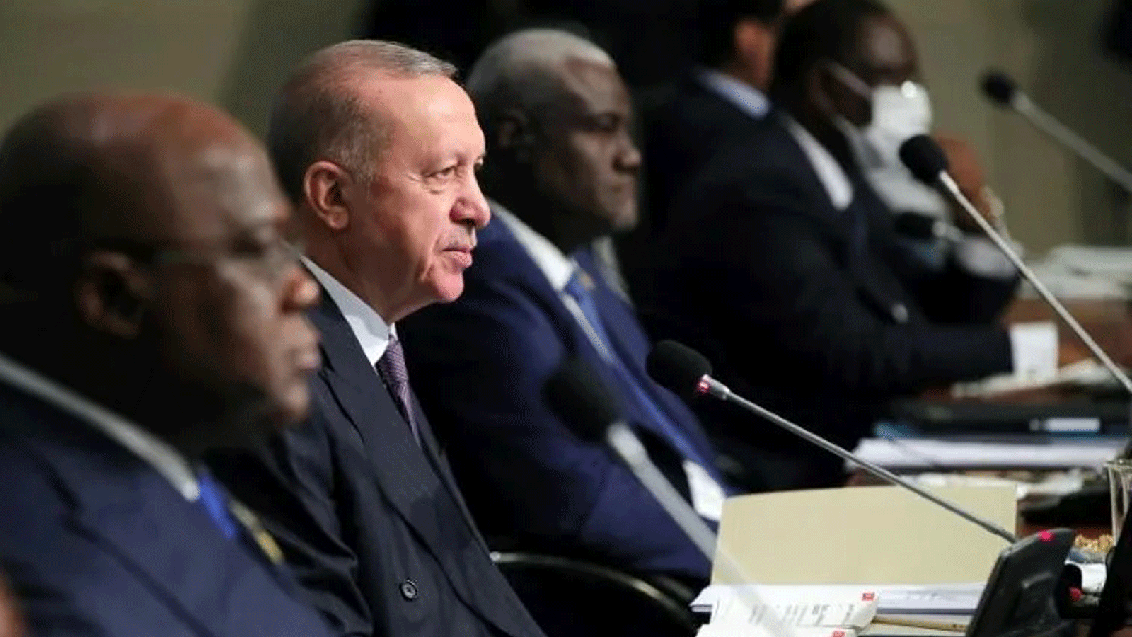 الرئيس التركي رجب طيب أردوغان خلال قمة مع القادة الأفارقة في 18 كانون الأول/ديسمبر 2021 في اسطنبول. 
