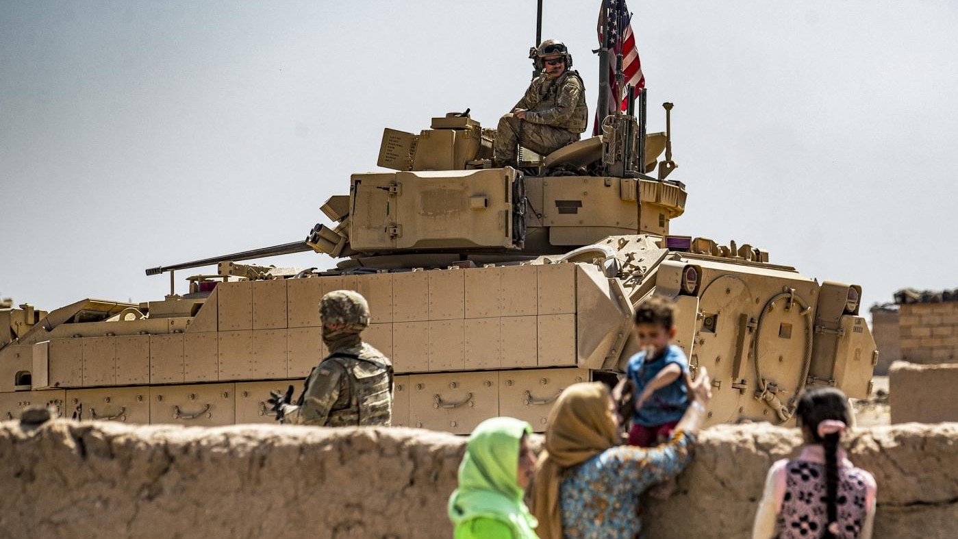 جنود أميركيون في دورية في الرميلان بمحافظة الحسكة شمال شرق سوريا، 22 يونيو 2021