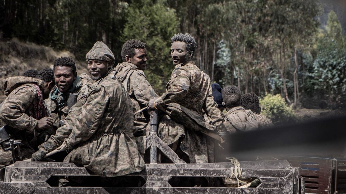 عناصر من الميليشيا الموالية للحكومة الإثيوبية يتوجهون إلى الجبهة ضد تيغراي