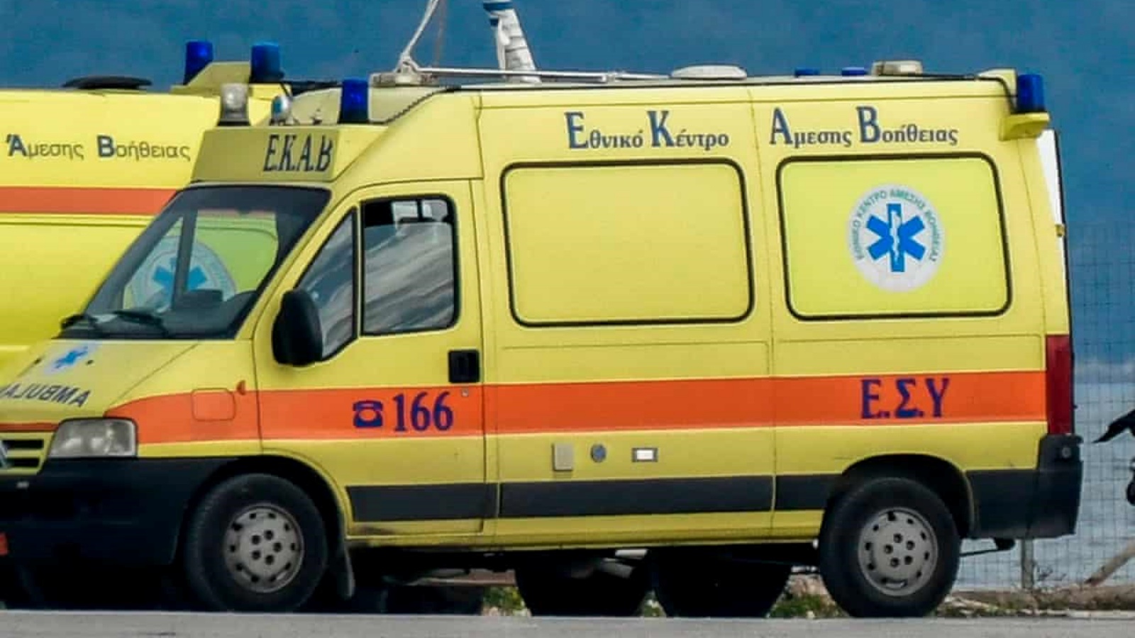 سيارات إسعاف تابعة لخفر السواحل اليوناني